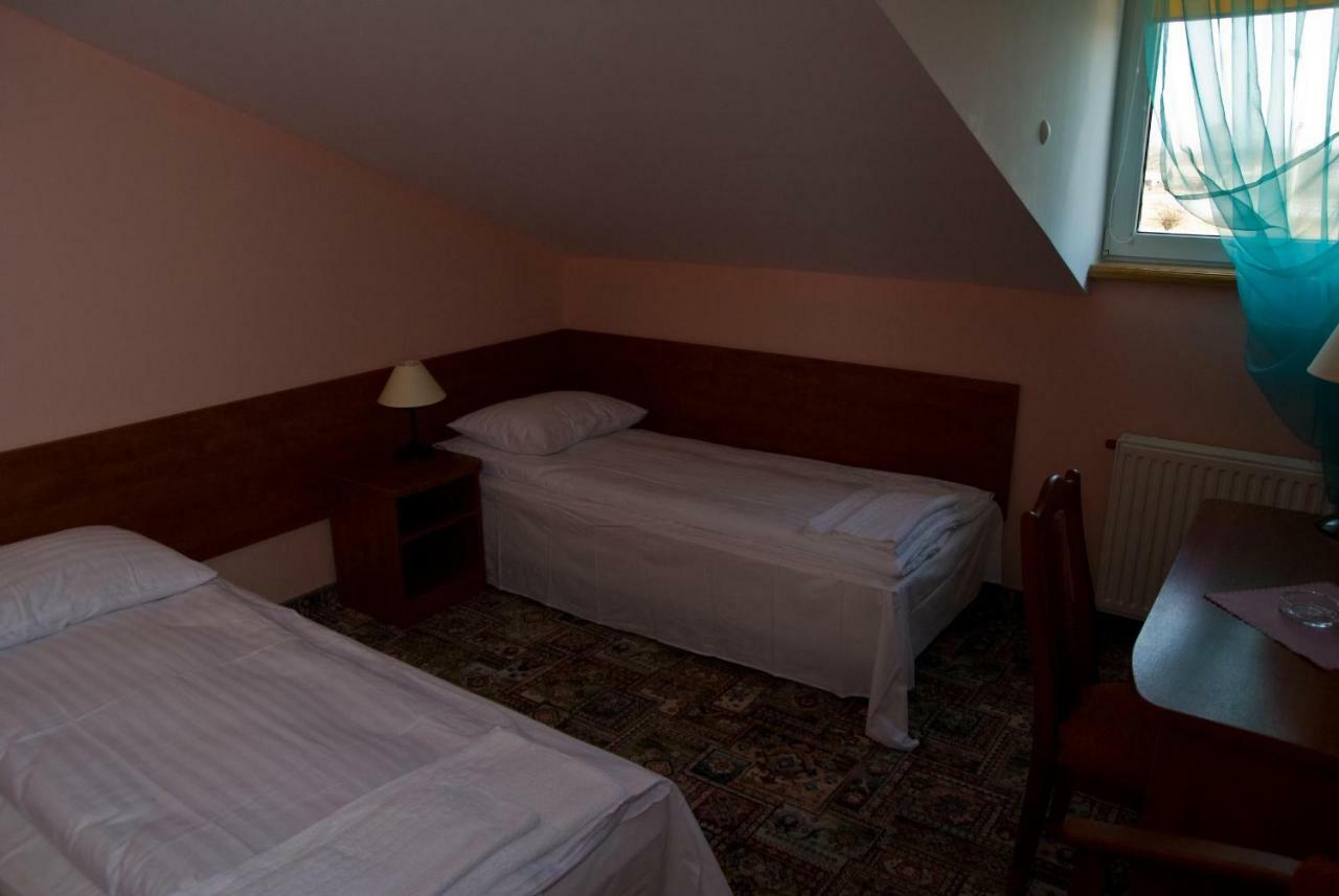 Dwor Dluzniewo Bed & Breakfast Exterior photo
