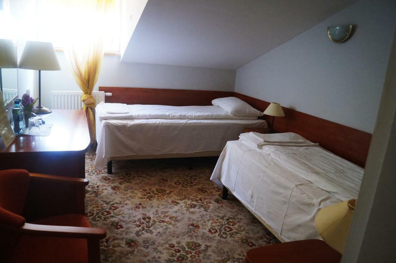 Dwor Dluzniewo Bed & Breakfast Exterior photo